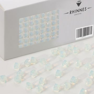 Rhinnes stone cube 6mm white opal Rhinnes stone cube 6mm white opal