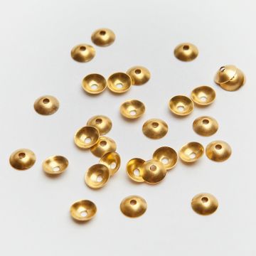 Czapeczki do koralików ze stali chirurgicznej w kolorze złotym 6mm