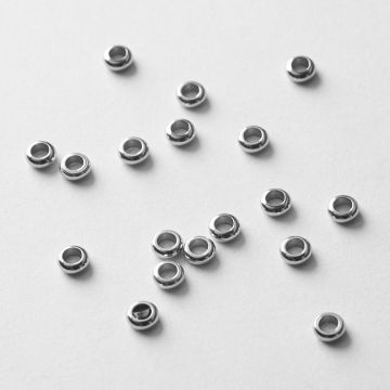 Przekładka ze stali chirurgicznej pierścień w kolorze srebrnym 4x2mm