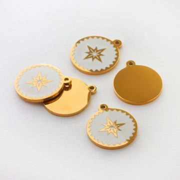 Zawieszka emaliowana kółko ze stali chirurgicznej w kolorze złotym róża wiatrów biała 13mm