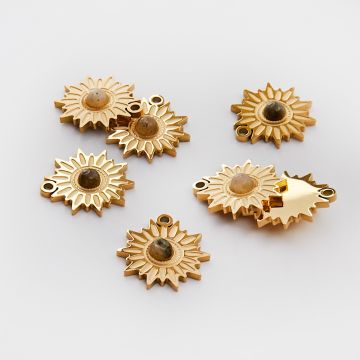 Zawieszka ze stali chirurgicznej słoneczko z labradorytem w kolorze złotym 17mm PVD