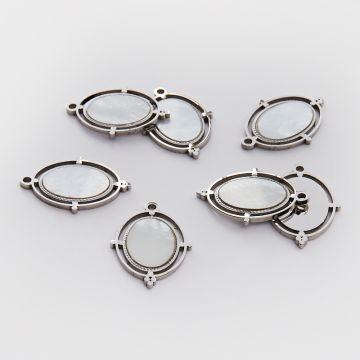 Zawieszka ze stali chirurgicznej owal z masą perłową w kolorze srebrnym 16mm