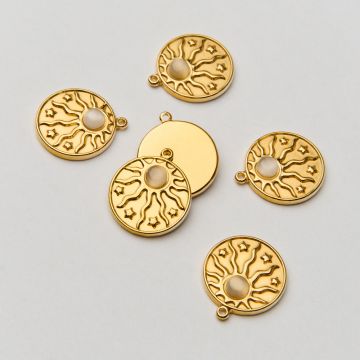 Zawieszka ze stali chirurgicznej słońce z białym kocim okiem w kolorze złotym 15mm PVD