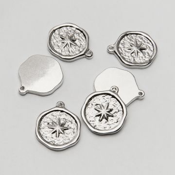 Zawieszka ze stali chirurgicznej róża wiatrów w kółku w kolorze srebrnym 17mm