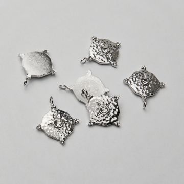 Zawieszka ze stali chirurgicznej ozdobna z białą cyrkonią w kolorze srebrnym 20mm