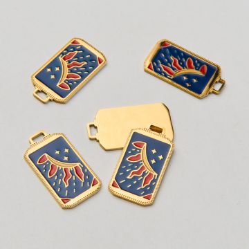 Emaliowana zawieszka ze stali chirurgicznej karta tarota płonące słońce na granatowym tle w kolorze złotym 25,5mm PVD