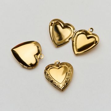 Zawieszka ze stali chirurgicznej sekretnik serce ze zdobieniami w kolorze złotym 22,5mm PVD