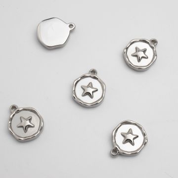 Zawieszka ze stali chirurgicznej heksagon z gwiazdką w kolorze srebrnym 13mm