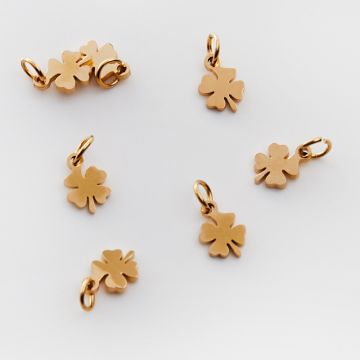 Mini zawieszka ze stali chirurgicznej koniczynka w kolorze złotym 11mm PVD