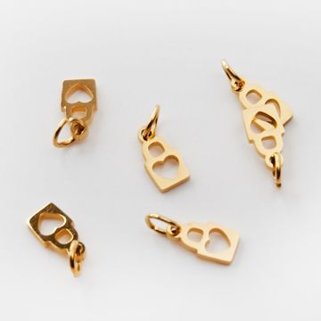 Mini zawieszka ze stali chirurgicznej kłódka z serduszkiem w kolorze złotym 10,5mm PVD
