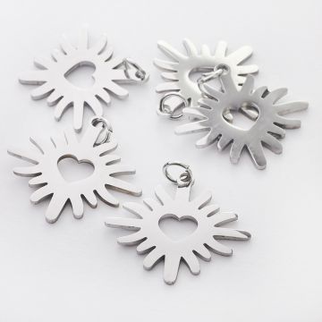 Zawieszka ze stali chirurgicznej wycięte serce w kwiatku w kolorze srebrnym 22mm