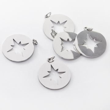 Zawieszka ze stali chirurgicznej róża wiatrów w kółku w kolorze srebrnym 20mm