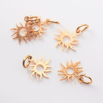Zawieszka ze stali chirurgicznej słoneczko wycięte w kolorze złotym 16mm PVD