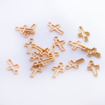Zawieszka ze stali chirurgicznej krzyż wycięty w kolorze złotym 11,5mm
