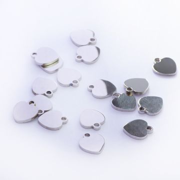 Zawieszka ze stali chirurgicznej serce w kolorze srebrnym 8,5mm