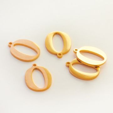 Zawieszka ze stali szlachetnej literka O w kolorze złotym 13,7mm