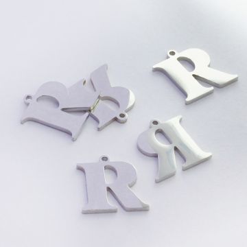 Zawieszka ze stali szlachetnej literka R w kolorze srebrnym 12,9mm