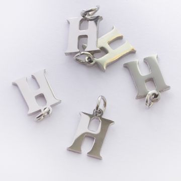 Zawieszka ze stali chirurgicznej literka H w kolorze srebrnym 8mm