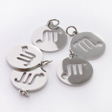 Zawieszka ze stali chirurgicznej znak zodiaku Skorpion w kolorze srebrnym 15mm