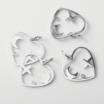 Zawieszka ze stali chirurgicznej serce z księżycem i gwiazdą w kolorze srebrnym 13mm