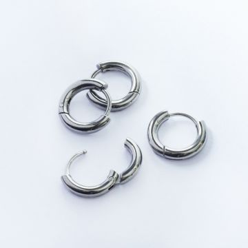 Kolczyki koła zapinane ze stali chirurgicznej w kolorze srebrnym 13mm