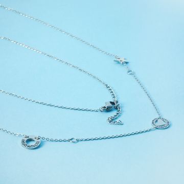 Naszyjnik z mini zawieszkami ze stali chirurgicznej serce gwiazdka kółko w kolorze srebrnym 42cm