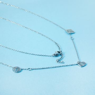 Naszyjnik z mini zawieszkami ze stali chirurgicznej zawieszki ażurowe w kolorze srebrnym 42,5cm