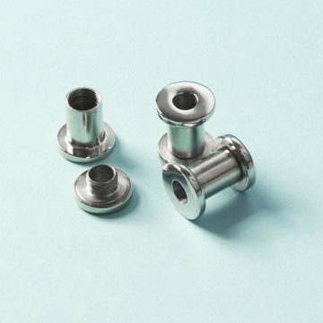 Tuleja rozkręcana ze stali chirurgicznej do drobnych koralików w kolorze srebrnym 13,8x7mm