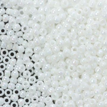 Koraliki TOHO Round 8/0 Opaque-Rainbow White