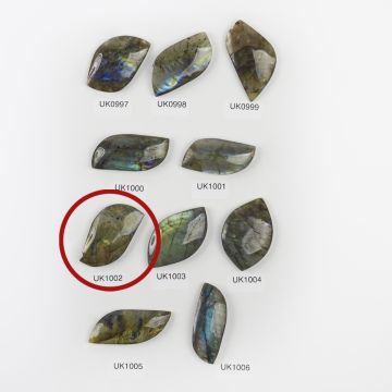 Labradoryt kaboszon nieregularny 41,5mm