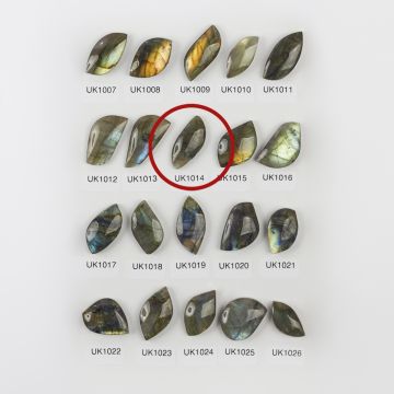 Labradoryt kaboszon nieregularny 29,5mm