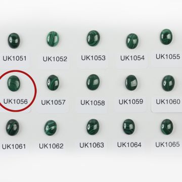 Malachit naturalny kaboszon owal 10,2mm