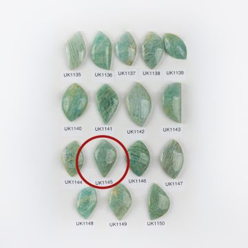 Amazonit kaboszon nieregularny jasny 34,5mm