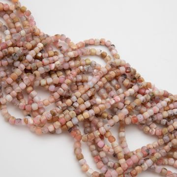 Opal różowy kostka fasetowana 4mm