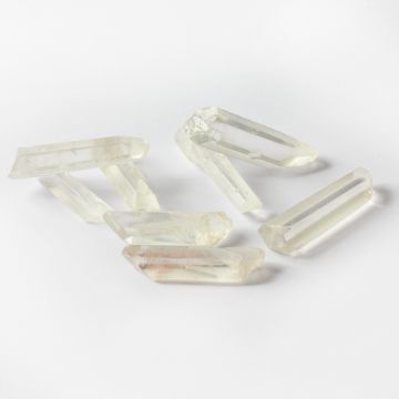 Kryształ górski slupek z dziurką 4-7cm Kryształ górski slupek z dziurką 4-7cm