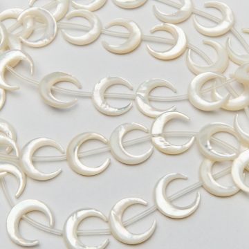 Zawieszka róg obfitości z masy perłowej biały 20mm