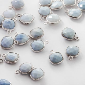 Opal niebieski kwadrat w srebrnym okuciu AG925 8mm