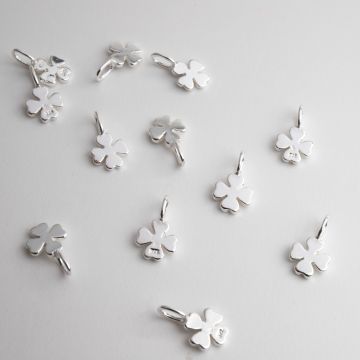 Srebrna zawieszka koniczynka mini AG925 7mm