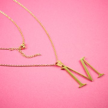 Naszyjnik ze stali chirurgicznej z literką M w kolorze złotym 44cm