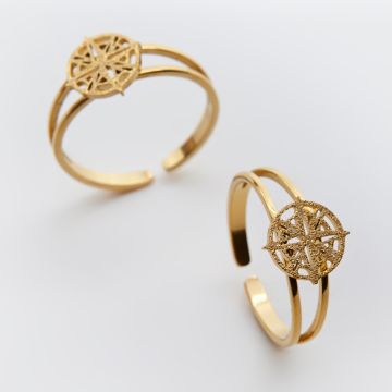 Pierścionek regulowany ze stali chirurgicznej z różą wiatrów w kolorze złotym 20mm