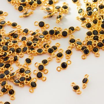 Srebrny łącznik onyks w okuciu pozłacany AG925 4mm