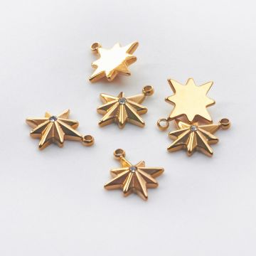 Zawieszka ze stali chirurgicznej róża wiatrów z mini cyrkonią w kolorze złotym 12mm Zawieszka ze stali chirurgicznej róża wiatrów z mini cyrkonią w kolorze złotym 12mm