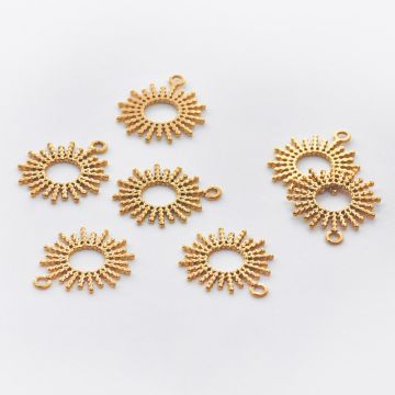 Zawieszka ze stali chirurgicznej słoneczko z promieniami w kolorze złotym 17,5mm