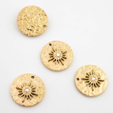 Zawieszka ze stali chirurgicznej słoneczko z cyrkonią na kółku gniecionym w kolorze złotym 20,5mm PVD