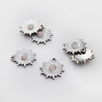 Zawieszka ze stali chirurgicznej słoneczko różowym kryształem górskim w kolorze srebrnym 17mm