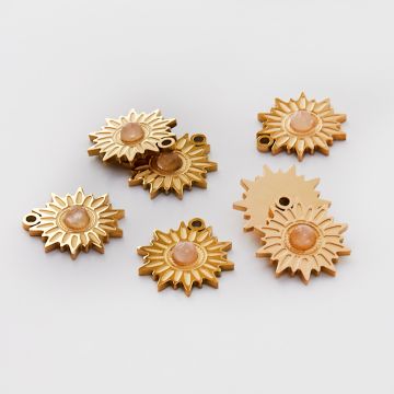 Zawieszka ze stali chirurgicznej słoneczko różowym kryształem górskim w kolorze złotym 17mm PVD