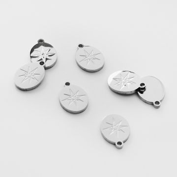 Zawieszka ze stali chirurgicznej grawerowana róża wiatrów w owalu w kolorze srebrnym 13mm