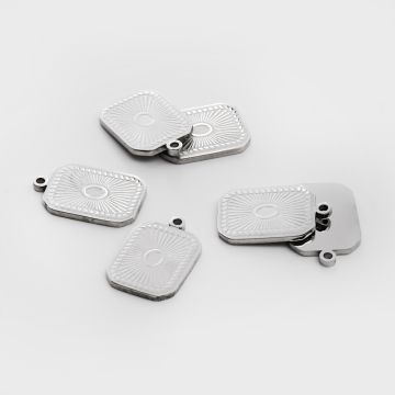 Zawieszka ze stali chirurgicznej grawerowana prostokąt w kolorze srebrnym 18,5mm