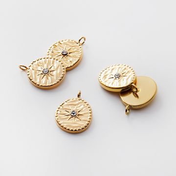 Zawieszka ze stali chirurgicznej słoneczko z cyrkonią w kolorze złotym 17,5mm PVD