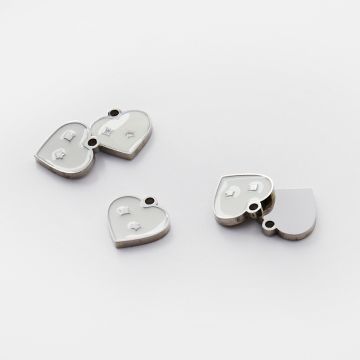 Emaliowana zawieszka ze stali chirurgicznej serce z gwiazdkami białymi  w kolorze srebrnym 10mm